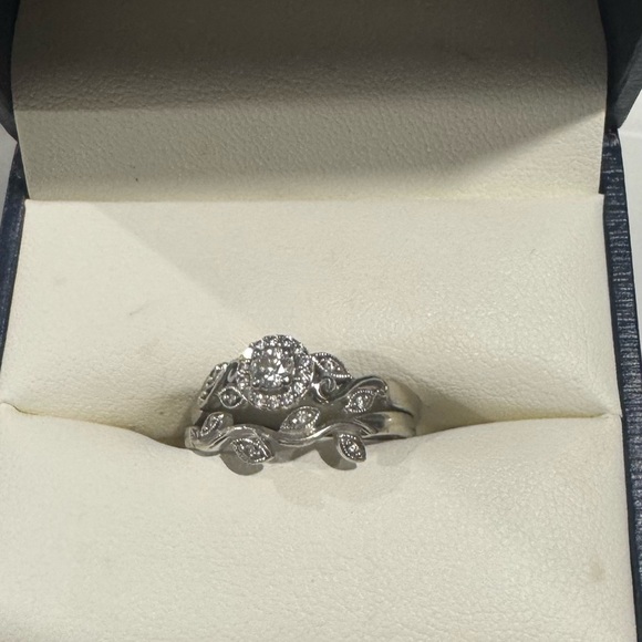 10 kt white gold diamond wedding set